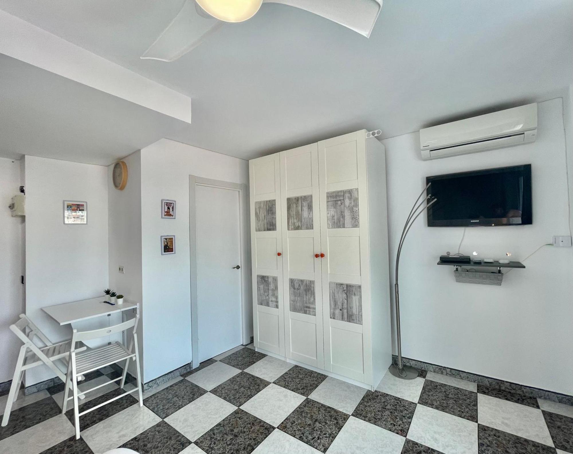 Lafrenchtouch - Coqueto Estudio Terraza Con Vistas Τορρεμολίνος Εξωτερικό φωτογραφία
